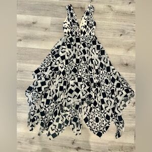 Alice + Olivia Silk Chiffon Maxi Dress. Size 2